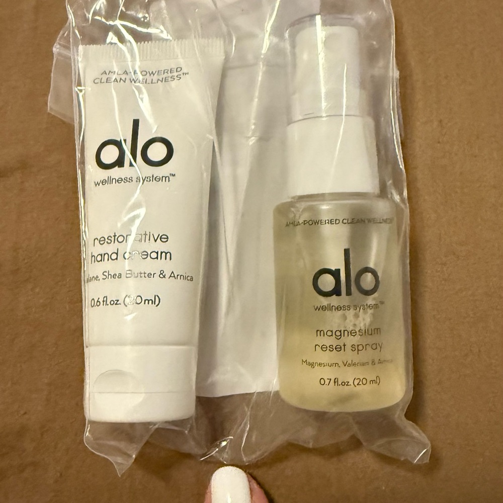 ALO Yoga Skincare Set - White and Cream